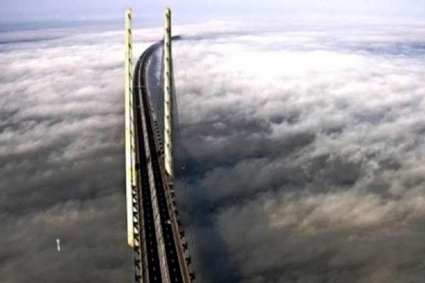 Rus savaş gemisi tankerle çarpıştı