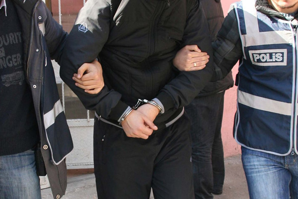 FETÖ üyesi muvazzaf astsubaylara operasyon