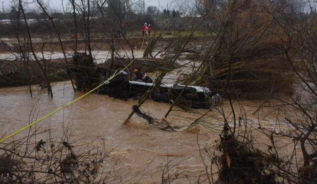 İzmir'deki selde iki kişi hayatını kaybetti