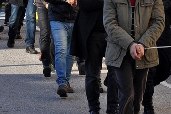 Bildiri de imzası olan emekli amirallere gözaltı