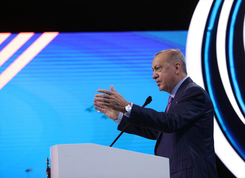 Erdoğan: Milli elektrikli lokomotifimizin üretimine başlıyoruz