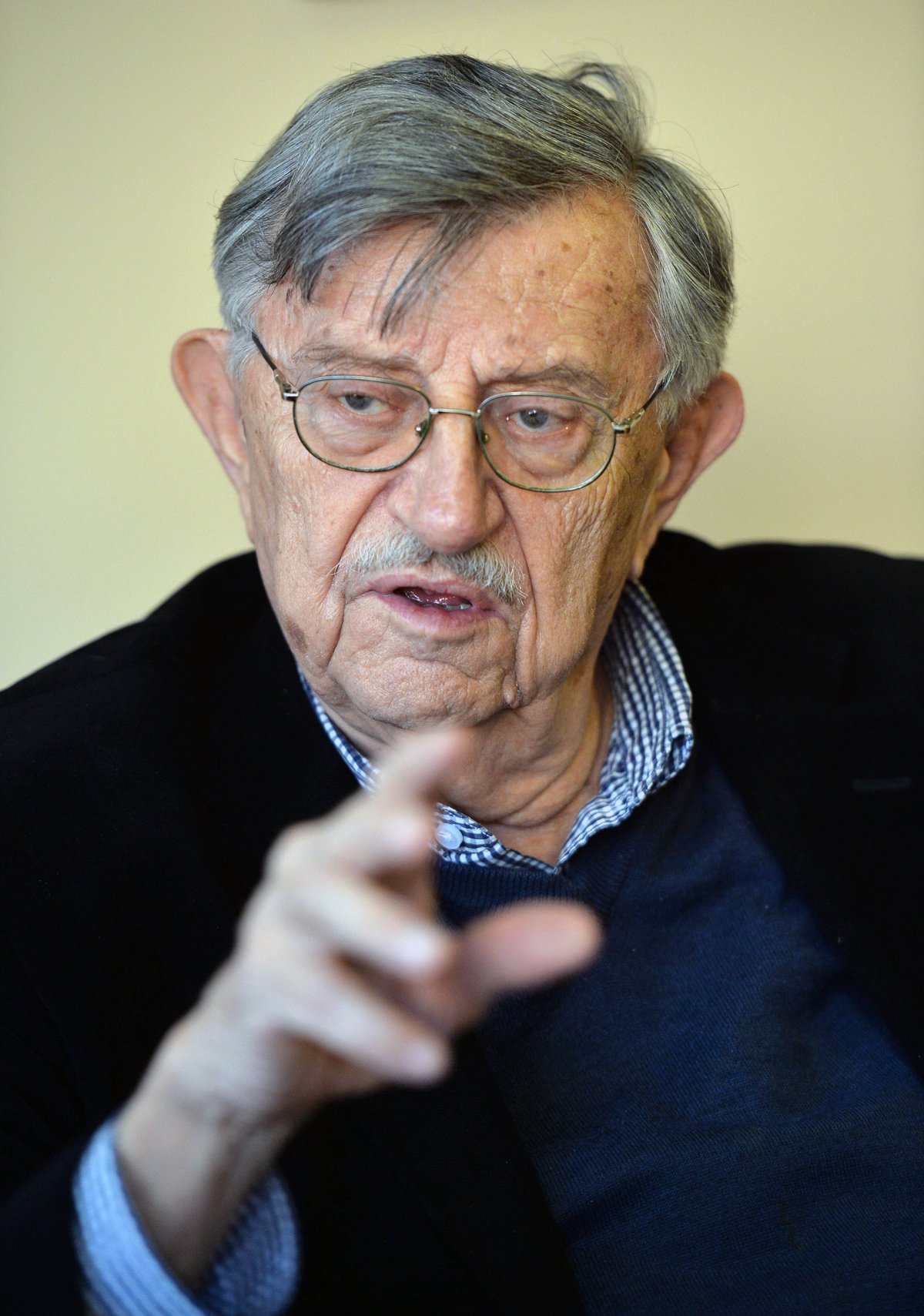 Prof. Dr. Korkut Boratav,  AK PARTİ Kırizle geldi Kırizle gidecek