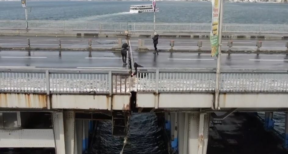 Unkapanı Köprüsü ikiye ayrıldı