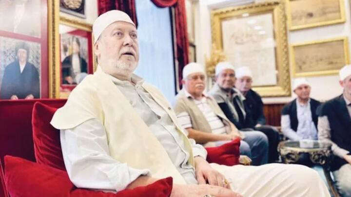 Cerrahi Tekkesi'nin yeni postnişini Ahmet Özhan