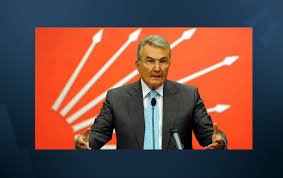 Deniz Baykal vefat etti