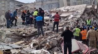 Malatya'daki depremde evler yıkıldı