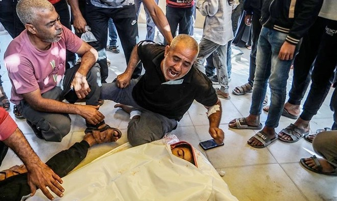 İsrail Gazze'de barınma evlerini vurdu