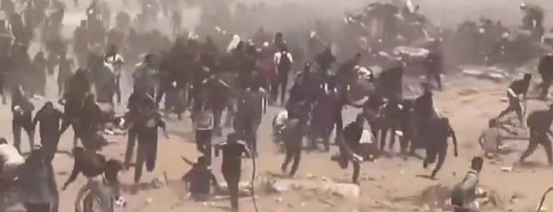 İsrail ordusu Gazze'de yardım bekleyen sivillere ölüm yağdırdı