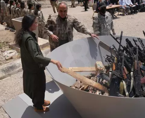 İşte PKK'nın silahları yaktığı anlar