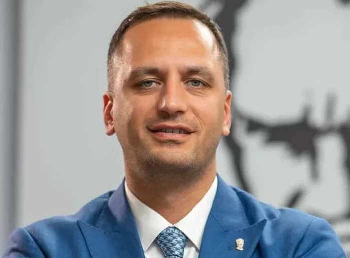 Bornova Belediye Başkanı gözaltına alındı.