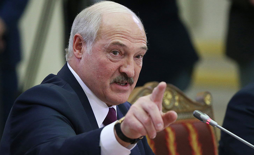 Lukaşenko yemin ederek görevine