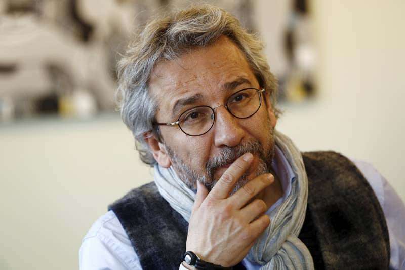 Can Dündar için kırmızı bülten