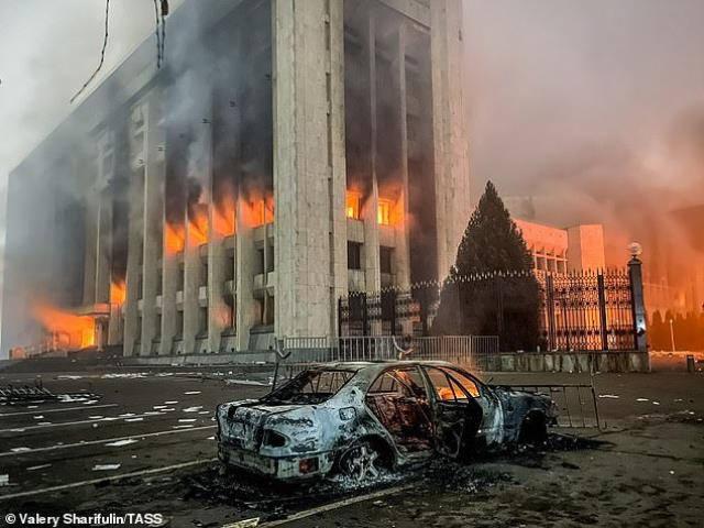 Rus askerleri Kazakistana