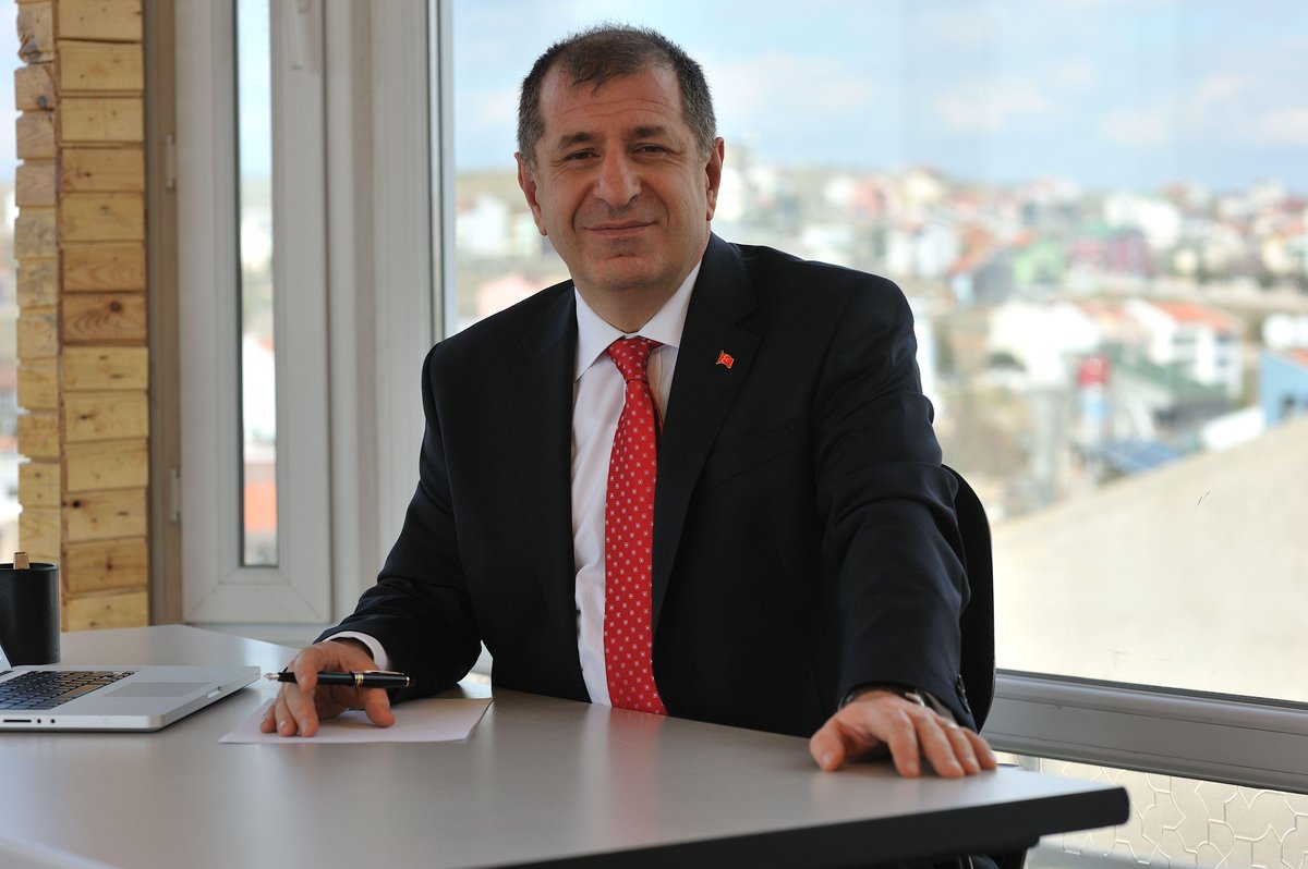  Özdağ’dan üniversite öğrencilerine seçim