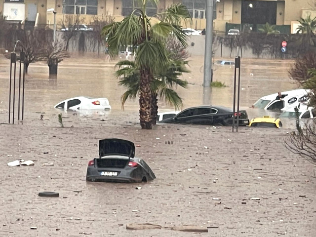 Şanlıurfa sele teslim! 4 kişi hayatını kaybetti, 2 itfaiye eri