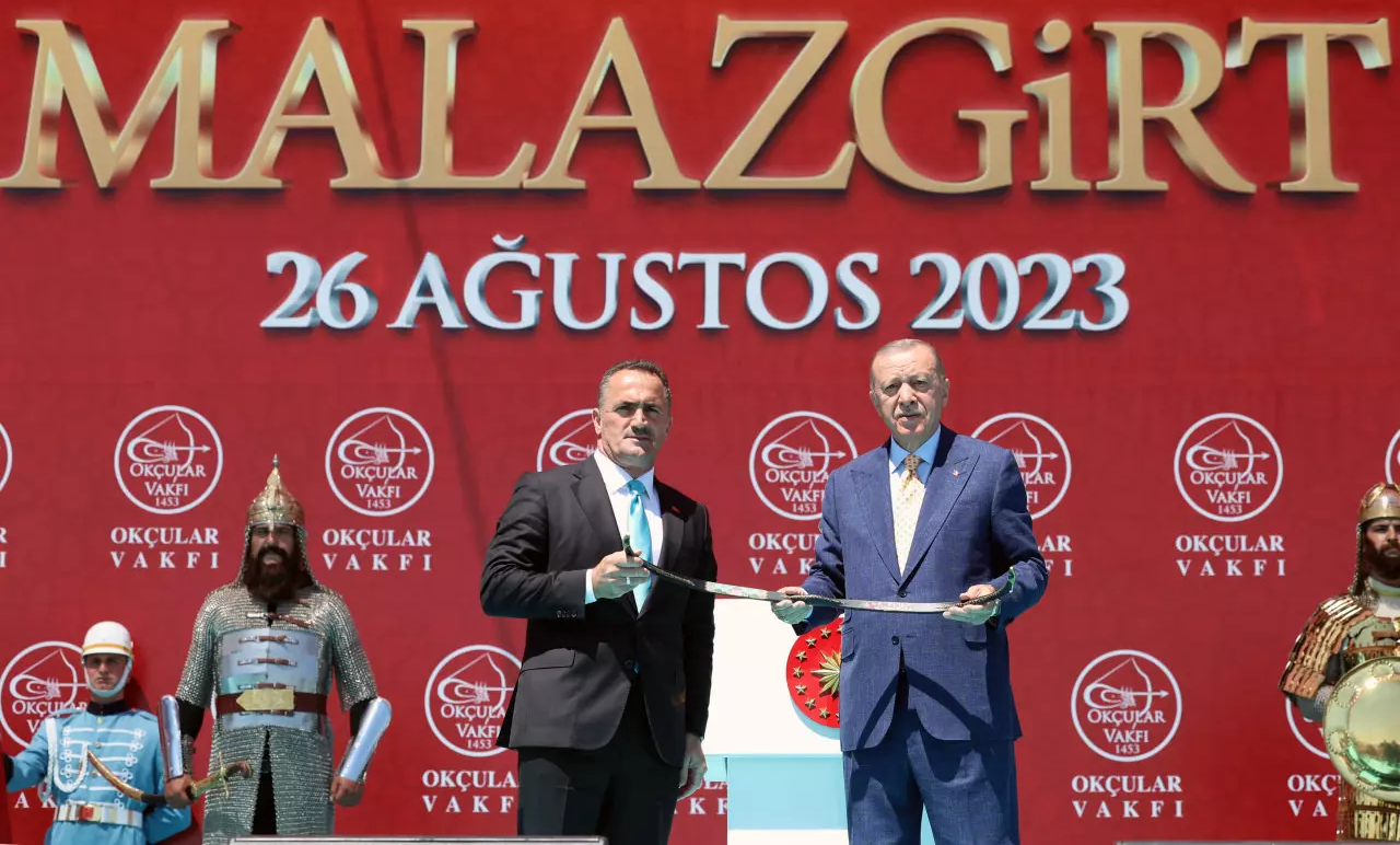C.B Erdoğan: Mankurtlara rağmen
