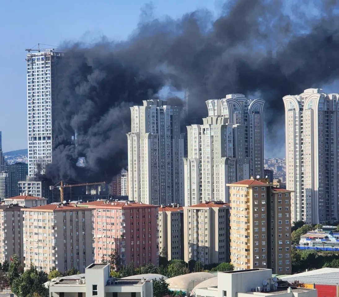 Ataşehir'de rezidansta yangın!