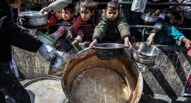 AÇLIK Gazzede 16 çocuğu